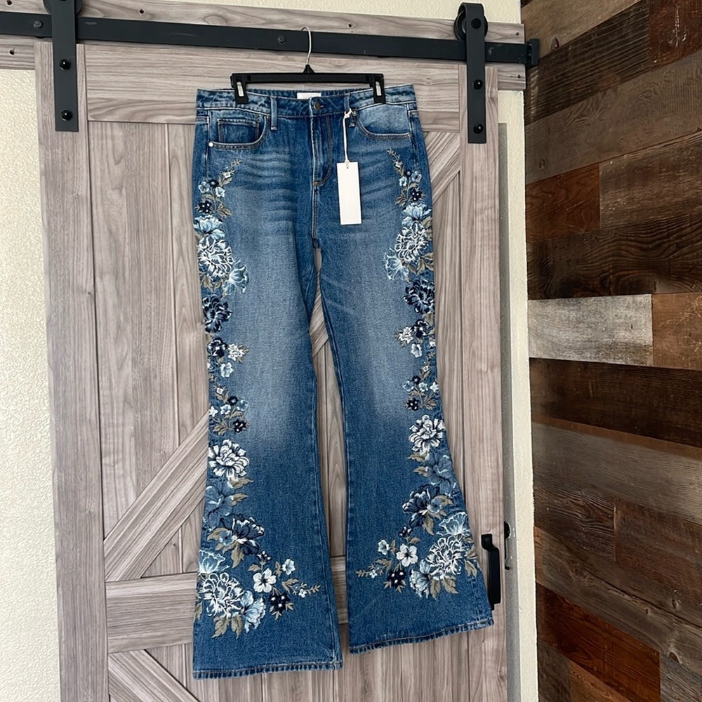 Driftwood Farrah Jeans - Blue Embroidery - Size 29